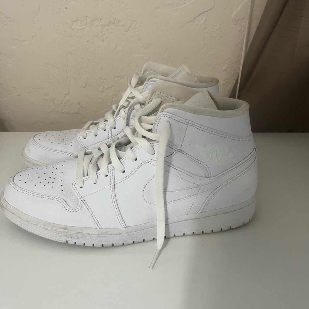 Nike Jordan 1 Mid Triple White size 11 men’s
